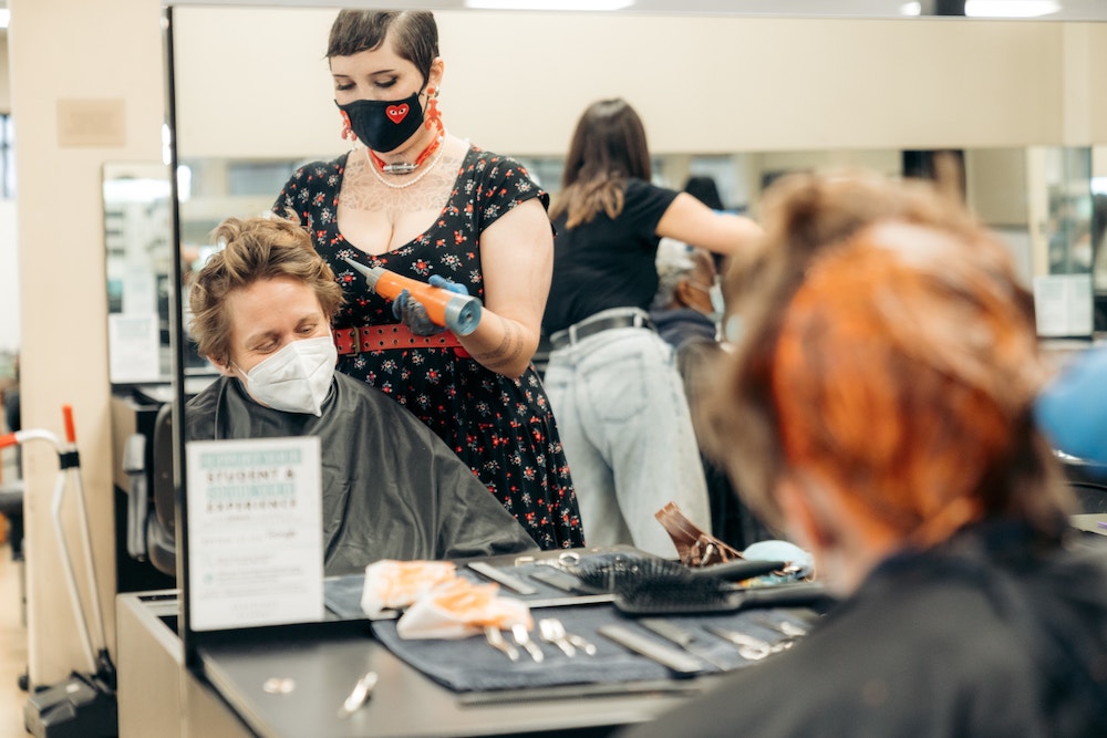 Zenoti stylist giving someone a haircut